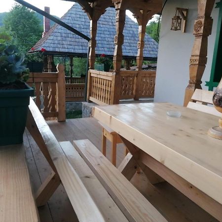 Pensiunea Casuta Din Deal Moisei Exteriör bild