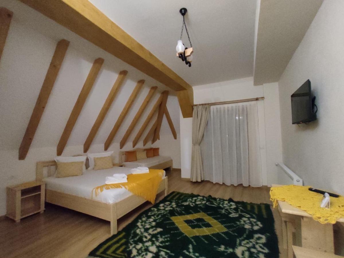 Pensiunea Casuta Din Deal Moisei Exteriör bild