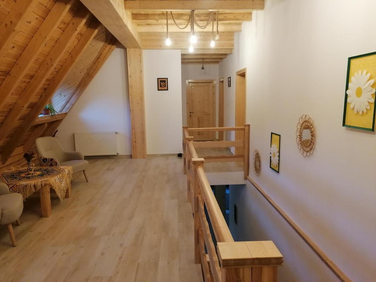 Pensiunea Casuta Din Deal Moisei Exteriör bild