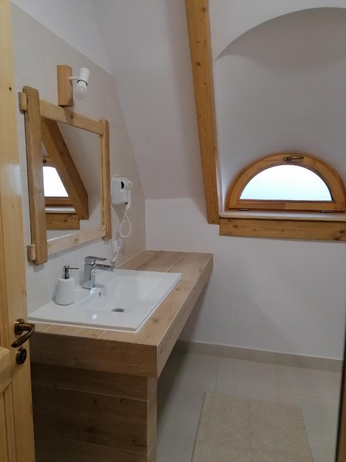 Pensiunea Casuta Din Deal Moisei Rum bild